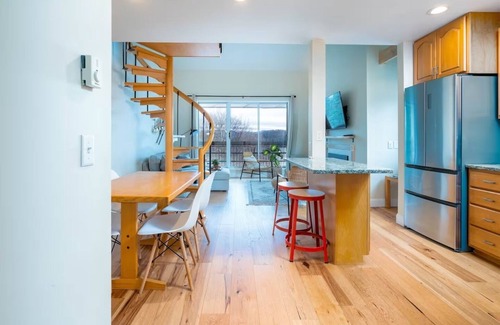 Warren Condo | Sugarbush Mountainside Retreat - Ski in ski out