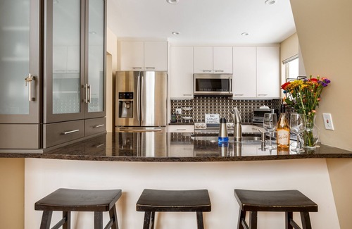 Cedar House | 🏡 Sugarloaf Chalet – Pet Friendly Escape | Hot Tub Fireplace Loft Bar Area ➠ 2510