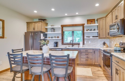 Mindoro House | 'Sugarloaf' House: Scenic Getaway Near La Crosse!