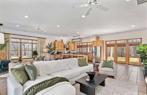 Urbana House | Sugarloaf Mountain Retreat- Explore a 300 Acre Estate, Hiking, Golfing, Biking