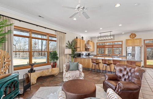 Urbana House | Sugarloaf Mountain Retreat- Explore a 300 Acre Estate, Hiking, Golfing, Biking