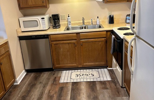 Sugar Mountain Condo | SugarTop Resort - Indoor Pool & Hot Tubs -Money Saver- Sugar Mountain, NC