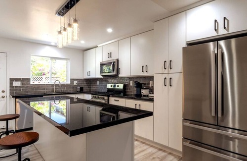 East Palo Alto House | Suite 2 near Stanford