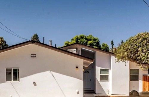 East Palo Alto House | Suite 2 near Stanford