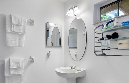 Old Northwood Apartment | SUITE # 2