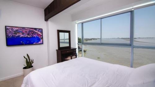 Las Penas Apartment | Suite 206, Riverfront, vista al río, Puerto Santa Ana, Guayaquil