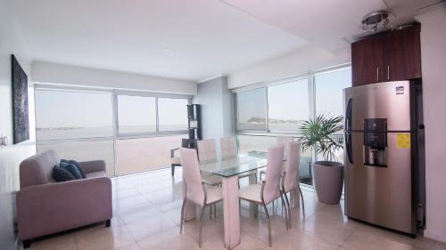 Las Penas Apartment | Suite 206, Riverfront, vista al río, Puerto Santa Ana, Guayaquil