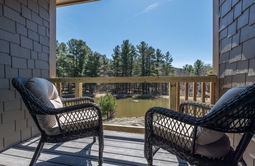 Chatham House | Suite 3 - Quiet and private accommodations in a country setting.