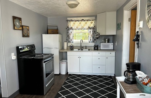 Helena Apartment | Suite 31 - Private Porch Suite