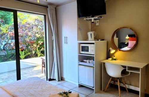 Beacon Bay Apartment | Suite 9- Deja' Blu Bed and Breakfast- East London