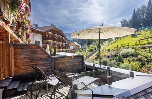 Haus House | "Suite Arnika" with bathtub, shower, WC (from 7 nights) - Nature and wellness hotel