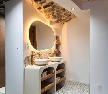 Etoile-sur-Rhone Apartment | Suite avec jacuzzi et sauna