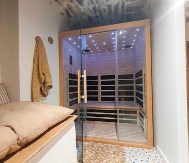 Etoile-sur-Rhone Apartment | Suite avec jacuzzi et sauna