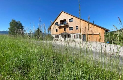 Viuz-en-Sallaz Apartment | Suite Avec Jacuzzi et Sauna « Ledelweiss »