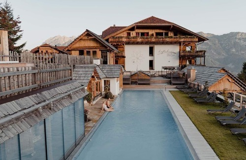 Haus House | "Suite Bergsonne" with bathtub, shower, WC (from 7 nights) - Nature and wellness hotel