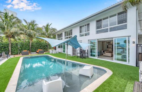 Barrier Island Apartment | Suite by Beach Waterfront Lago Key Three