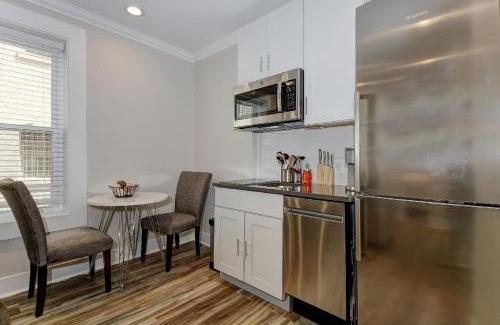 Dupont Circle Bed & Breakfast | Suite C - Dupont Circlekalorama Luxury Apartment