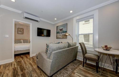 Dupont Circle Bed & Breakfast | Suite C - Dupont Circlekalorama Luxury Apartment