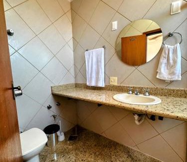 Belo Horizonte House | Suite casal 2 com frigobar
