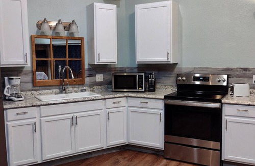 Valier House | Suite Country Downtown #1 Cozy and Relaxing just mintues from Lake Frances