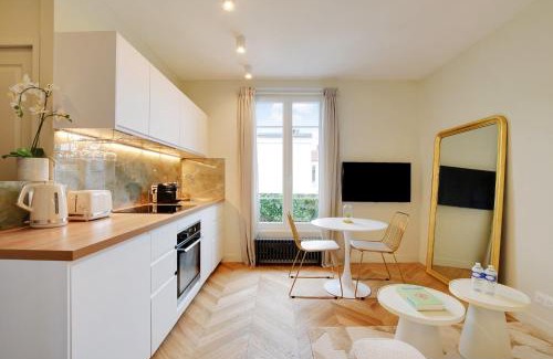 Silly-Gallieni Apartment | Suite Deluxe 2 by Les Maisons de Charloc Homes