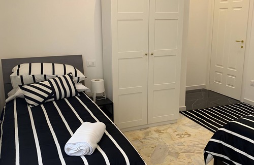 Rione Sanita Bed & Breakfast | Suite Di Palma Deluxe Triple Room with Shared Terrace, Wi-Fi and Air Conditioning