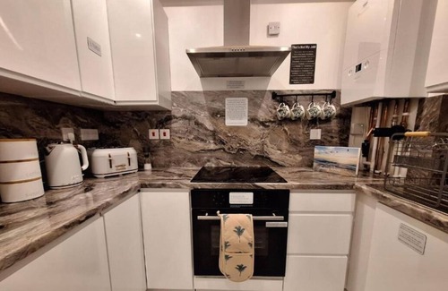 Northampton Apartment | Suite Dreams At Sunny Wave