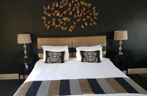 Yeovil Bed & Breakfast | Suite Duplex Ensuite with Bath Tower Suite at The Keep