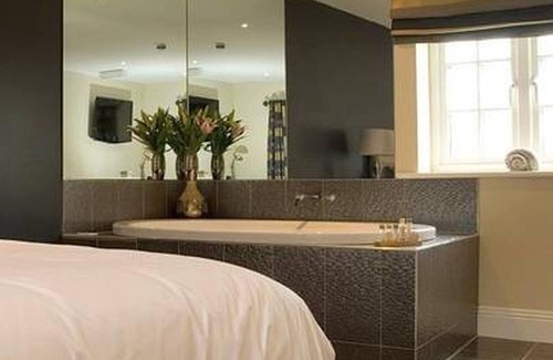 Yeovil Bed & Breakfast | Suite Duplex Ensuite with Bath Tower Suite at The Keep