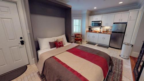 Historic District - North Apartment | Suite Escape