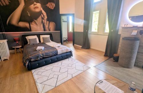 Cluis Bed & Breakfast | Suite Familiale au Château avec Balcon sur Parc - FR-1-591-767