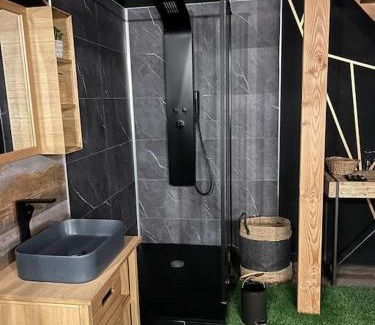 Costieres Apartment | Suite Luxure : Nîmes, France