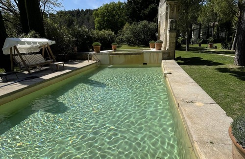 Loriol-du-Comtat House | Suite-Luxury-Ensuite with Bath-Park view