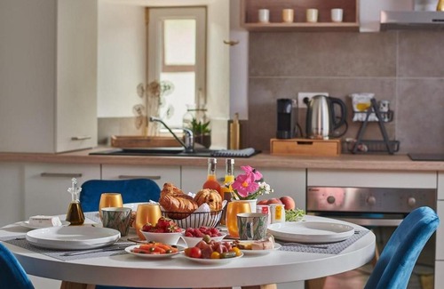 Wittersdorf House | Suite Or avec Sauna Privatif et Cuisine Équipée - Idéale pour un Séjour Relaxant en Alsace - FR-1-744-13