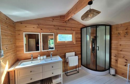 Banne Ski Chalet | Suite privée indépendante en bois- Sud Ardèche
