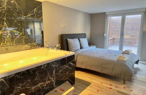 Cuincy Apartment | Suite Romantique - Balneo Privé - Parking