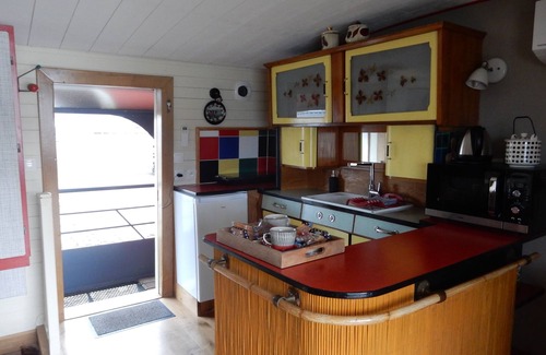 Bassins a Flot Boat Rental | Suite " Sixties-seventies"