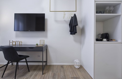 Voghera Apartment | Suite Vogue Espresso