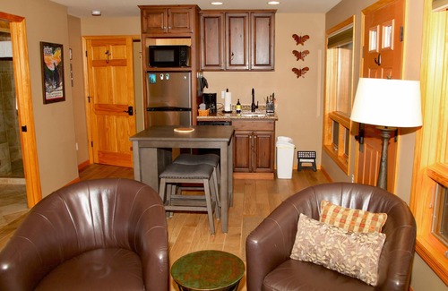 Lutsen House | Suite with lake views next to golf course, hiking and winery! Pet friendly.