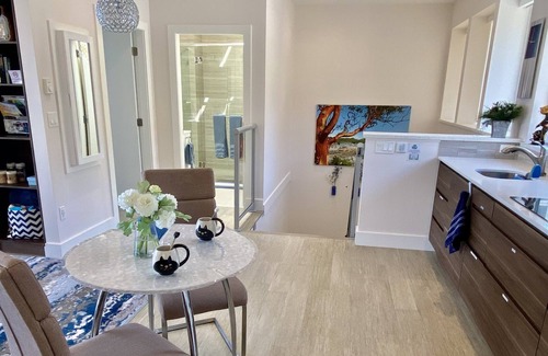 Langdale House | Suite with ocean views, hot tub and nearby beach (pls read description fully).