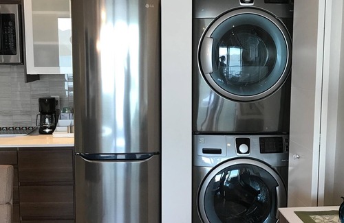 Langdale House | Suite with ocean views, hot tub and nearby beach (pls read description fully).