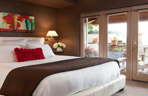 Three Tree Point Bed & Breakfast | Suite with Puget Sound, Mount Rainier, & Olympic Views