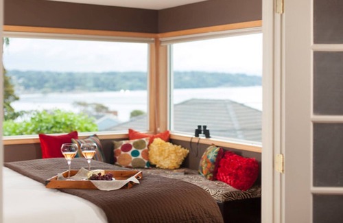Three Tree Point Bed & Breakfast | Suite with Puget Sound, Mount Rainier, & Olympic Views