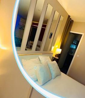 Mailloles Hotel | Suites DUBAI chambre privée avec espaces communs