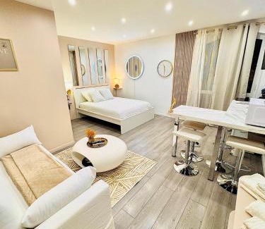 Mailloles Hotel | Suites DUBAI chambre privée avec espaces communs