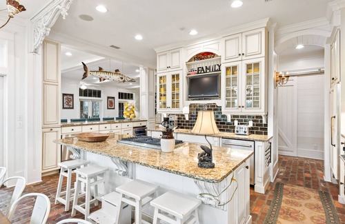 Cottage District House | Summer Availability! 6 Primary suites! Pool Table! Ping Pong! Arcade Games! Close to Seaside!