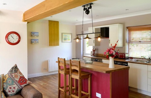 Warkworth House | Summer Cottage