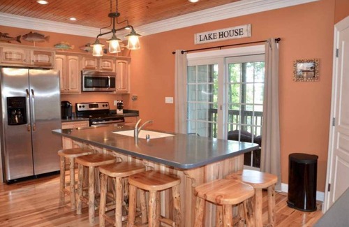 Jamestown House | SUMMER DATES OPEN🚤 🎉79 FIVE ⭐️ Reviews Golden Tee Golf, Ping Pong, Foosball table