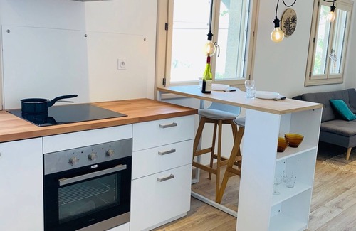 Salon-de-Provence Apartment | Summer fair near downtown and station