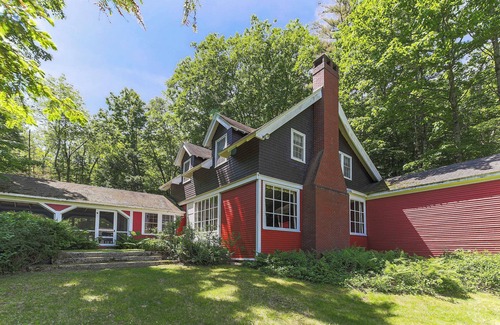 Chocorua House | Summer Getaway with Private Lake Access